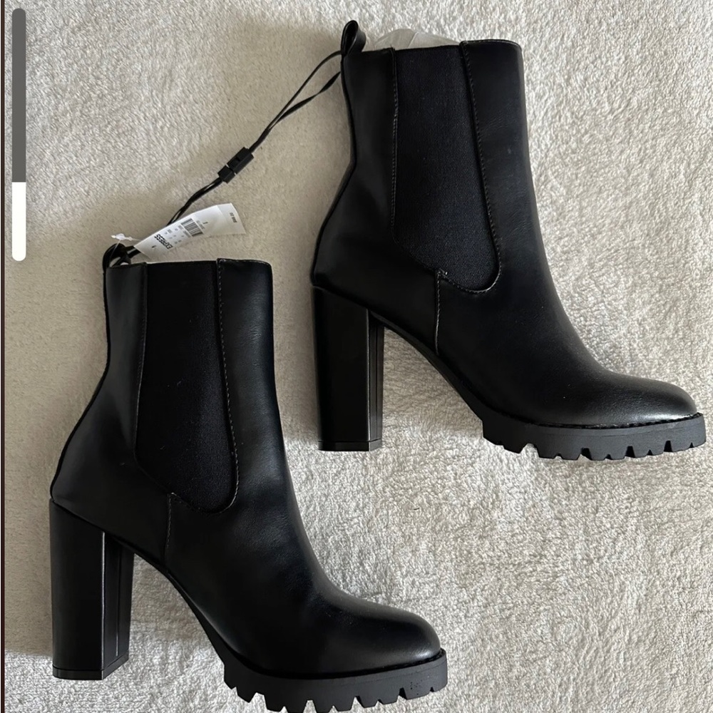 NWT Express Black Gore Lug High Heel Boots Size 8